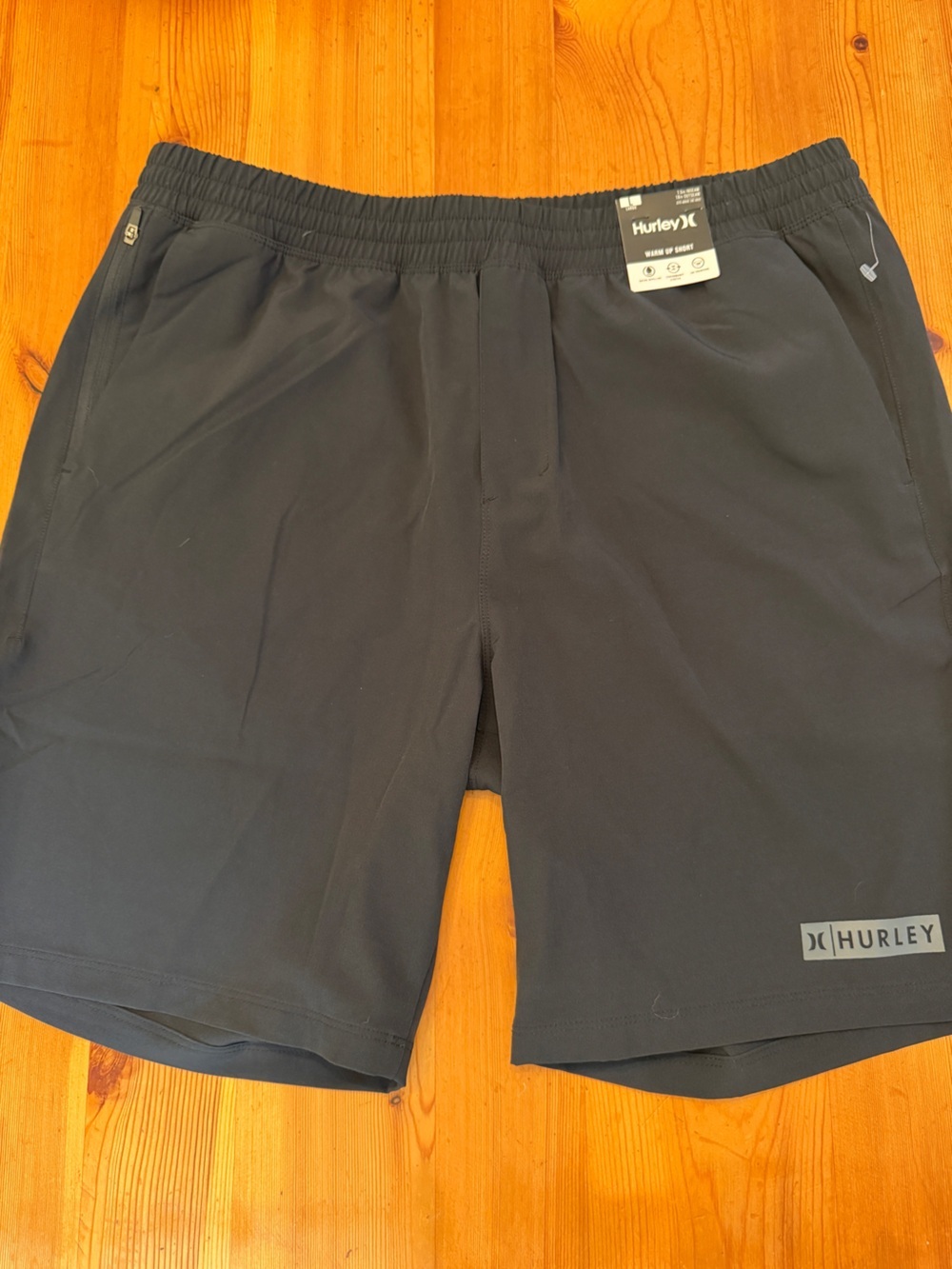 Hurley Warm Up Short men L
NWT black